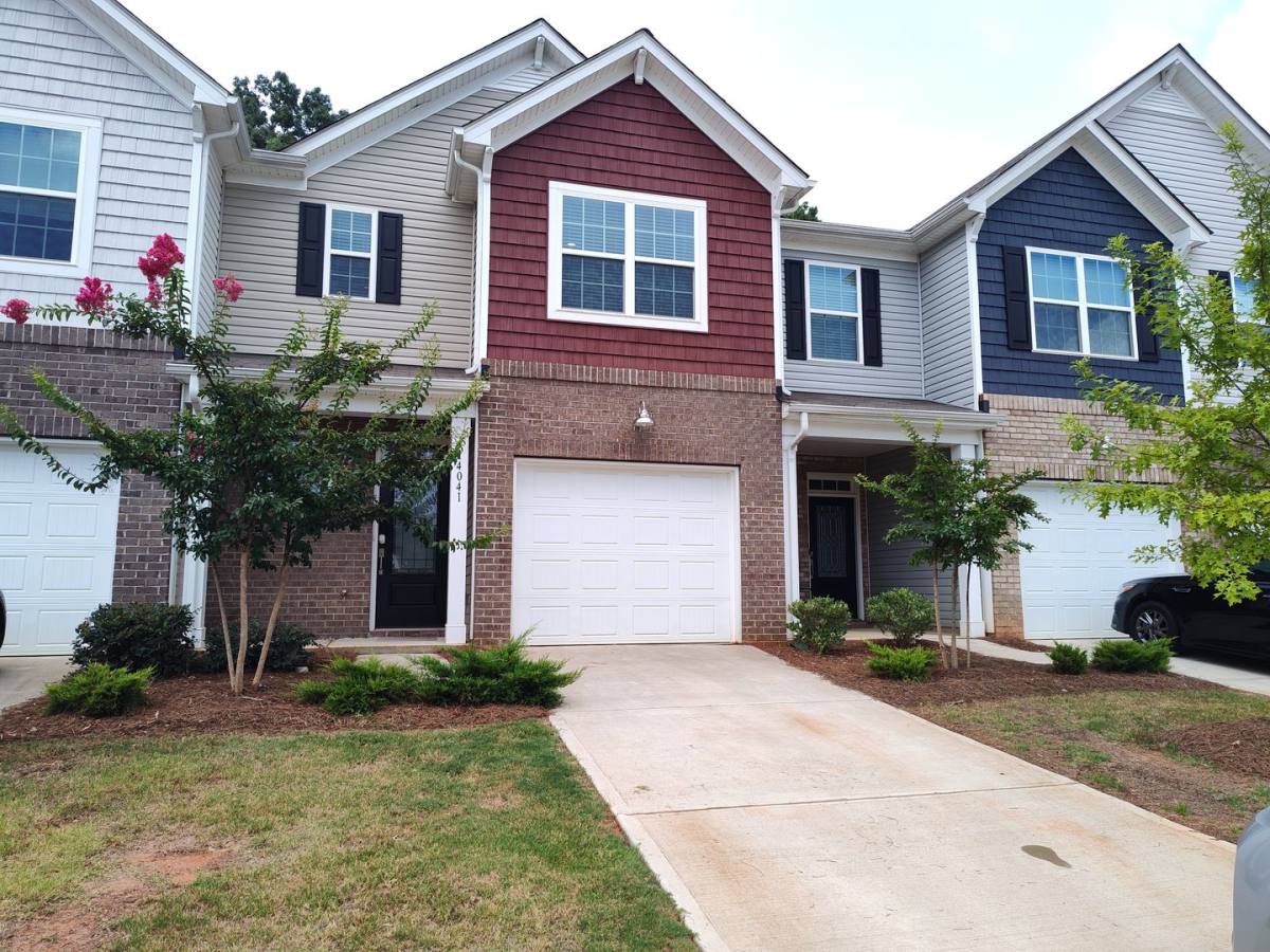 Townhouse for rent at 14041 Castle Nook Dr, Charlotte, NC 28273