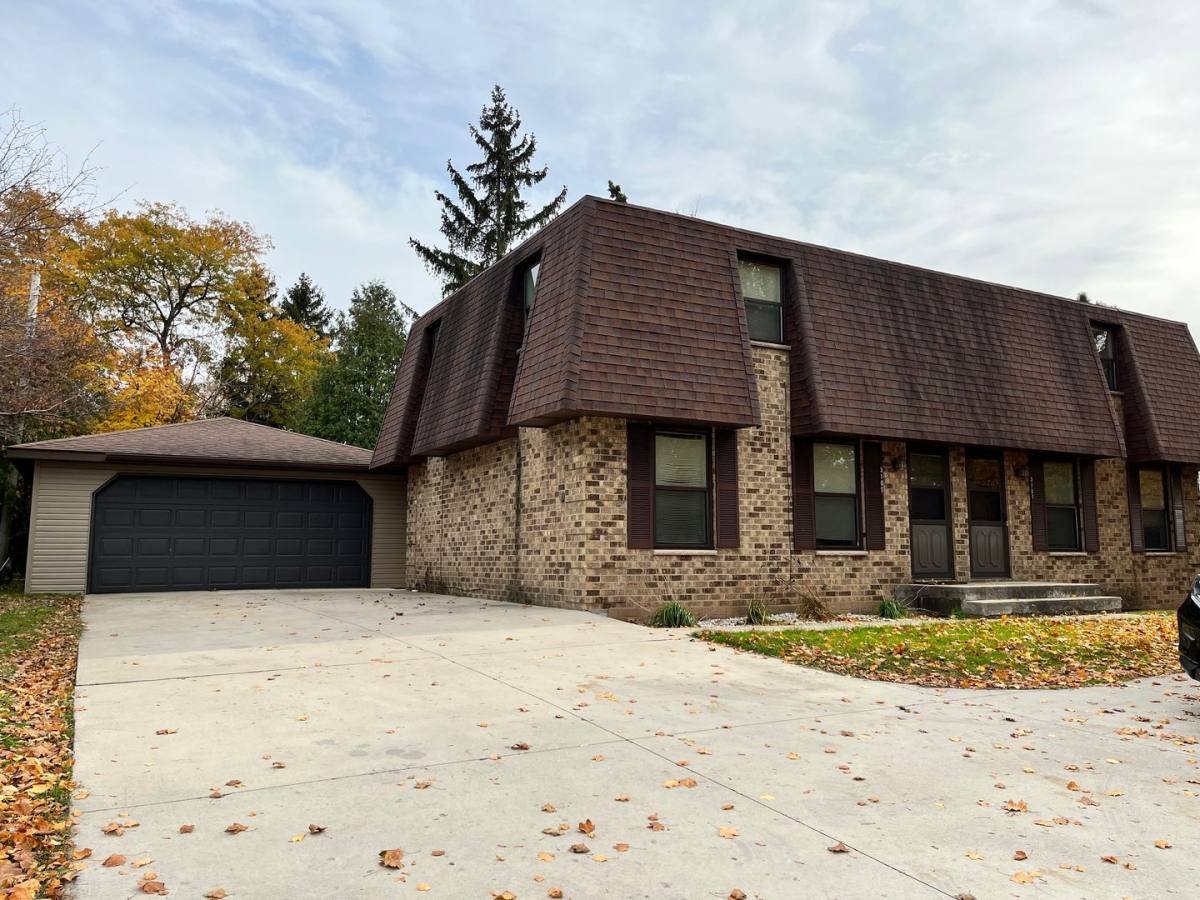 Apartment for rent at 3105-3107 Riverside Dr, Green Bay, WI 54301