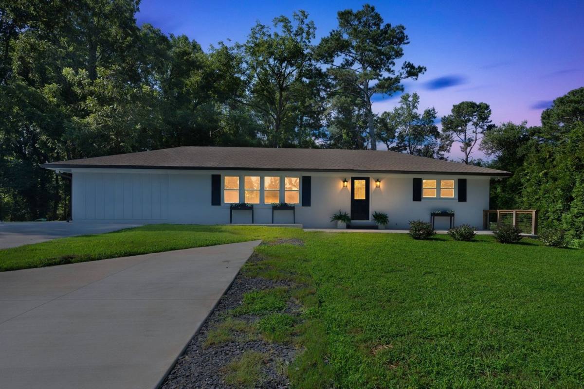 House for rent at 14550 Providence Rd, Alpharetta, GA 30004
