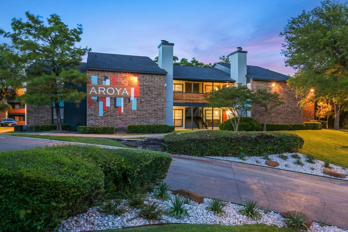 Apartment for rent at 4791 W Ledbetter Dr, Dallas, TX 75236