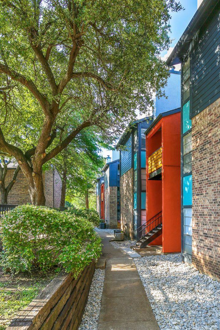 Apartment for rent at 4791 W Ledbetter Dr, Dallas, TX 75236