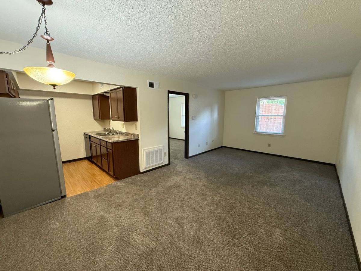 Apartment for rent at 816 E Walnut St, Independence, MO 64050