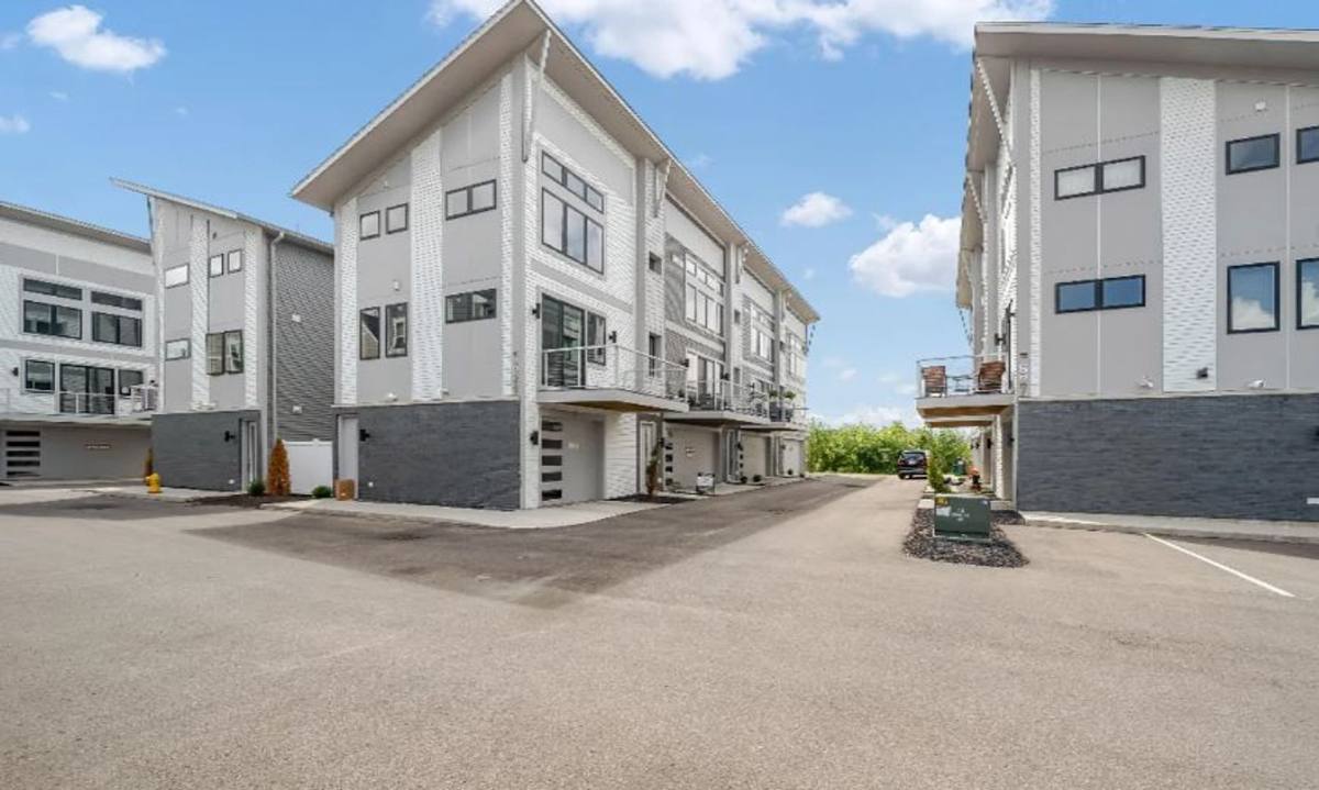 Apartment for rent at 631 Fairview Ave NE, Grand Rapids, MI 49503