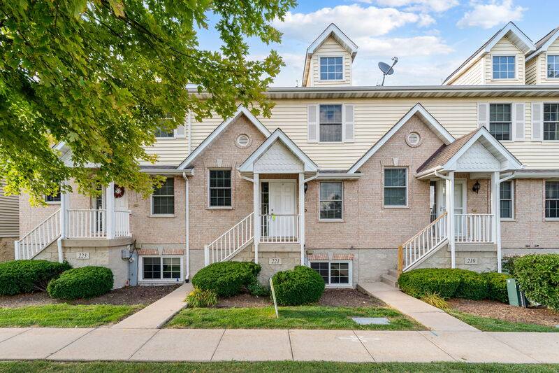 Townhouse for rent at 221 W Cortland Center Rd, Cortland, IL 60112