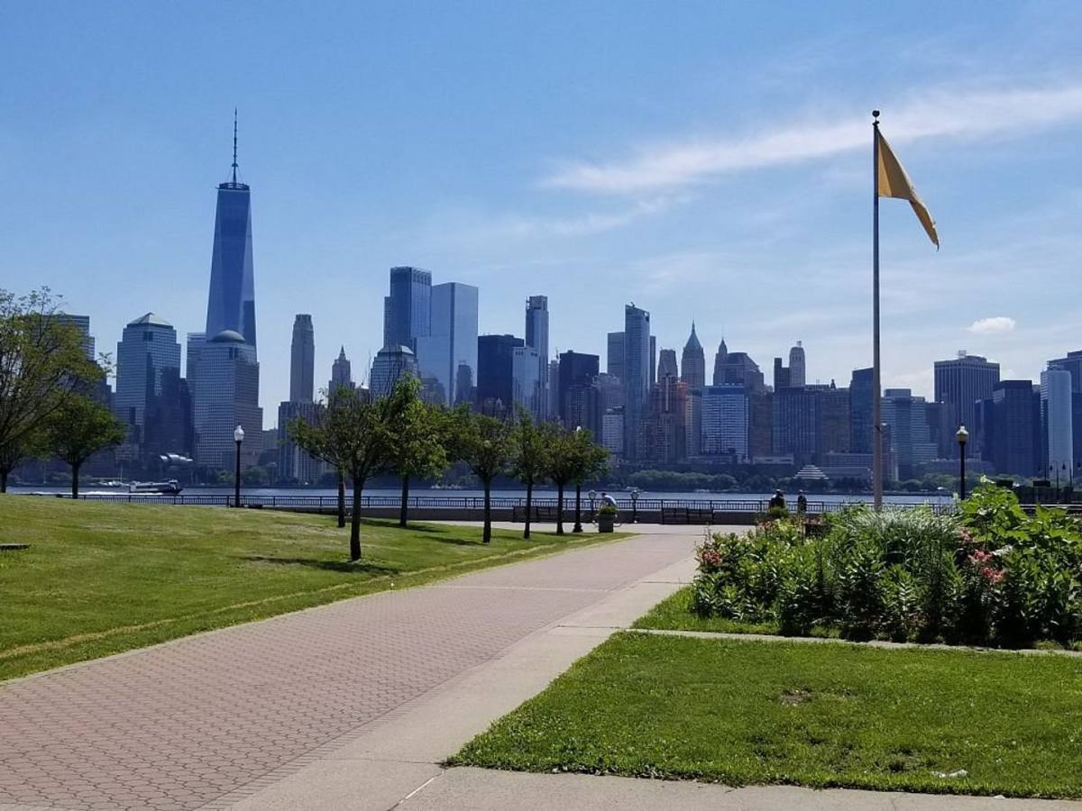 Apartment for rent at 2950 John F Kennedy Blvd, Jersey City, NJ 07306