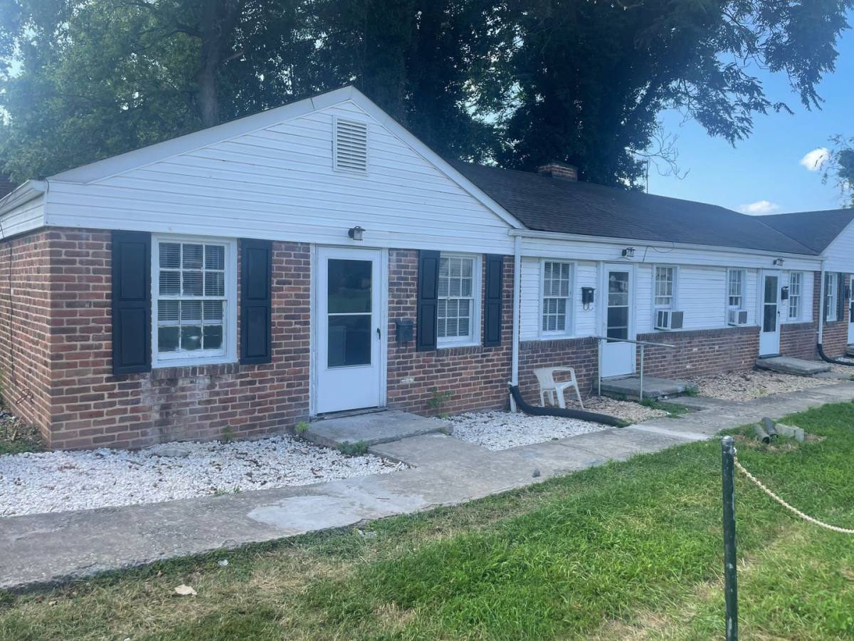 Apartment for rent at 2501 Memorial Ave SW, Roanoke, VA 24015