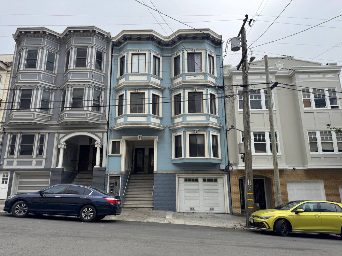 Apartment for rent at 1237 Vallejo St, San Francisco, CA 94109