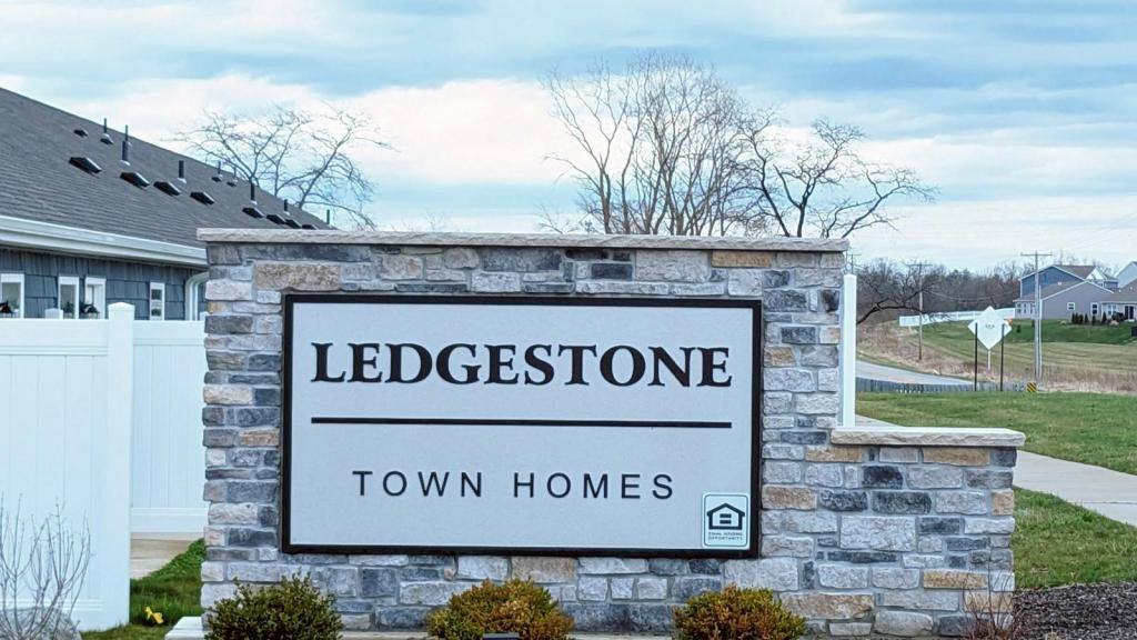 Townhouse for rent at 13816 Ledgestone Place, Fort Wayne, IN 46814