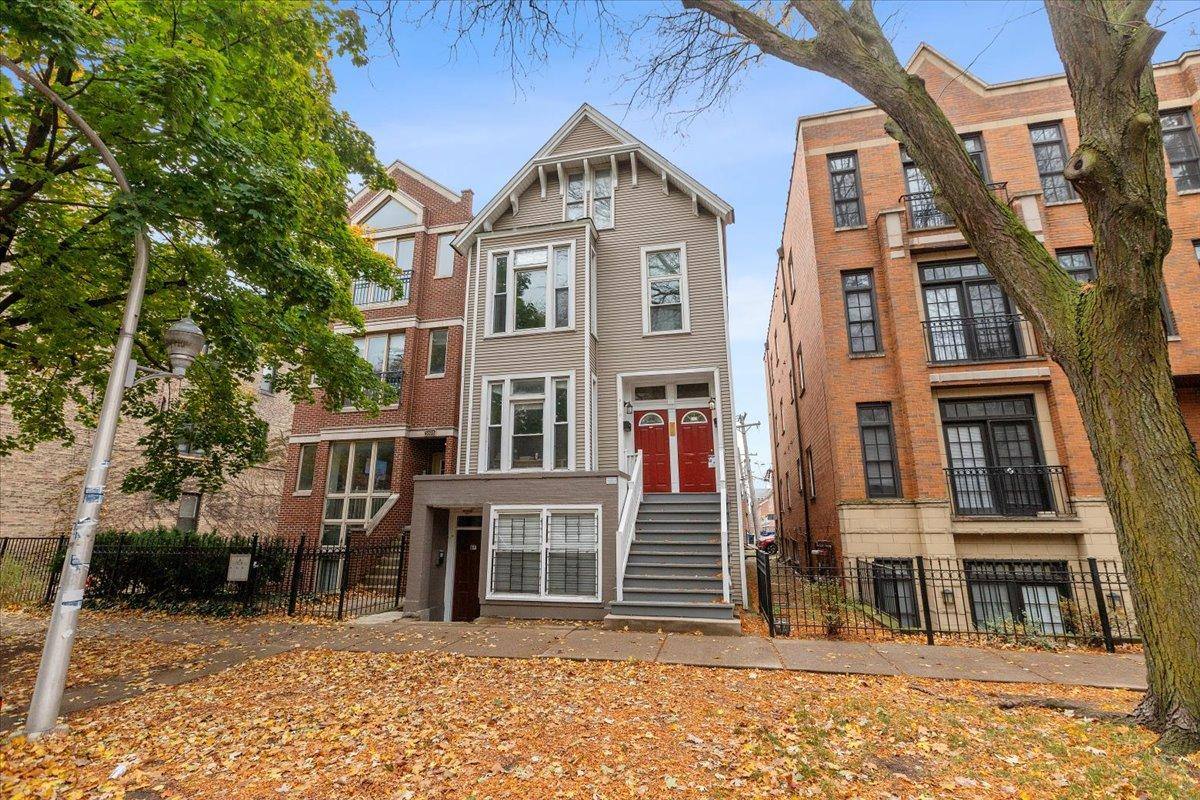 Apartment for rent at 3110 N Racine Ave #F, Chicago, IL 60657