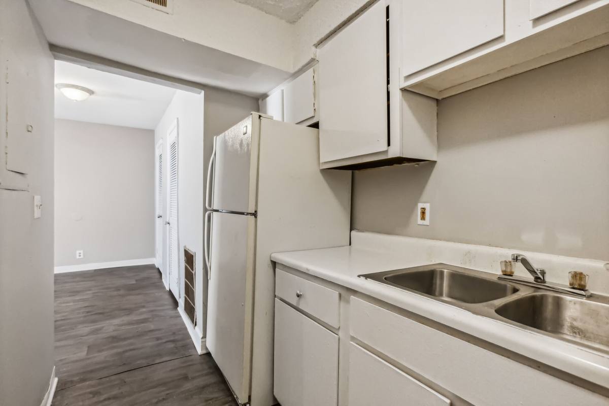 Apartment for rent at Northfield Manor, 1001 W 9th St, Russellville, KY 42276