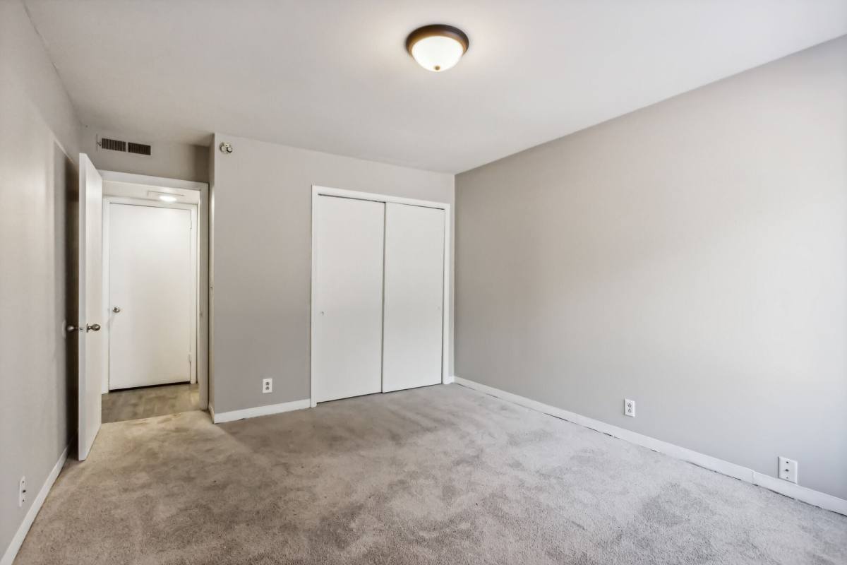 Apartment for rent at Northfield Manor, 1001 W 9th St, Russellville, KY 42276