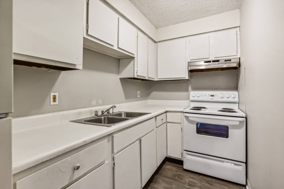 Apartment for rent at Northfield Manor, 1001 W 9th St, Russellville, KY 42276