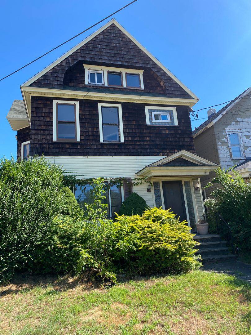Apartment for rent at 11 8th Ave, Carbondale, PA 18407