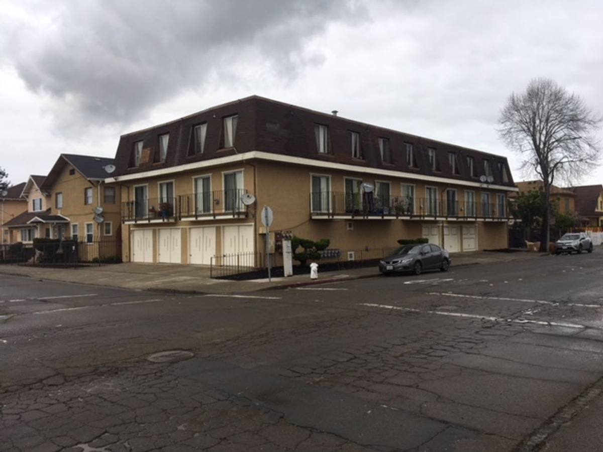 Apartment for rent at 541 Nevin Ave, Richmond, CA 94801