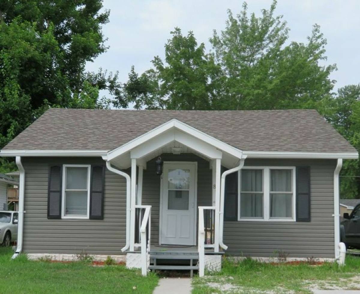 House for rent at 8 Black Hawk St, Council Bluffs, IA 51501