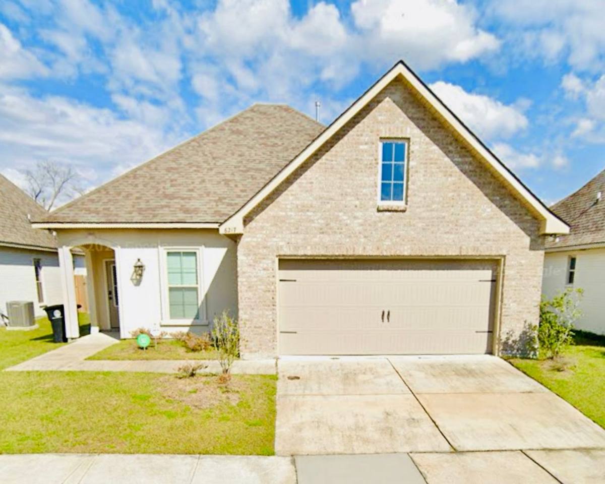 House for rent at 6217 Lake Edge Dr, Baton Rouge, LA 70820