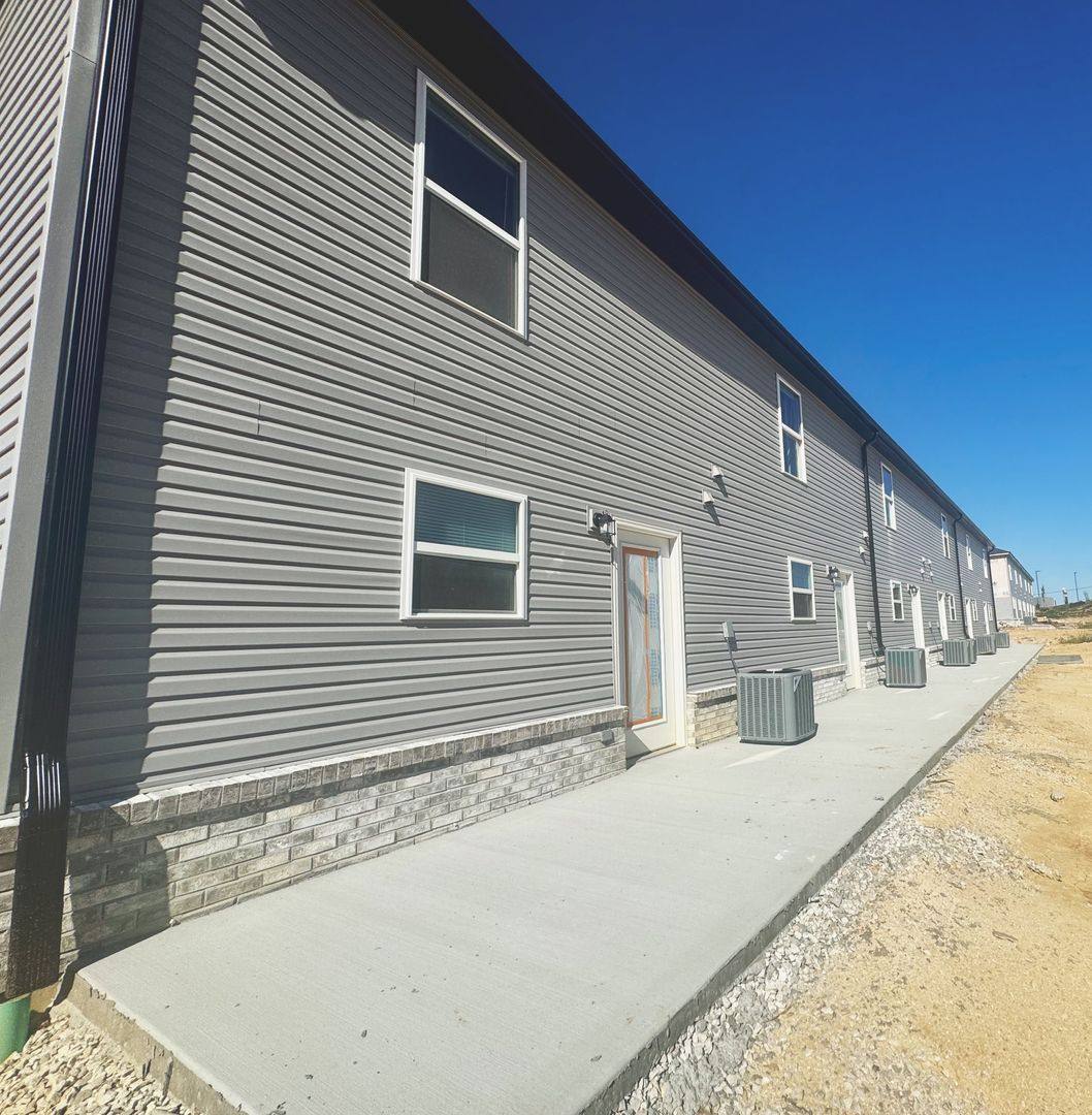 Townhouse for rent at 27301 Warrior Loop, Warrenton, MO 63383