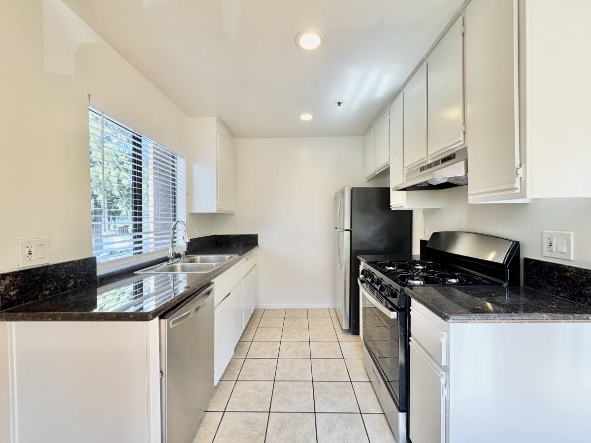 Apartment for rent at 100 N Clark Dr #205, Los Angeles, CA 90048