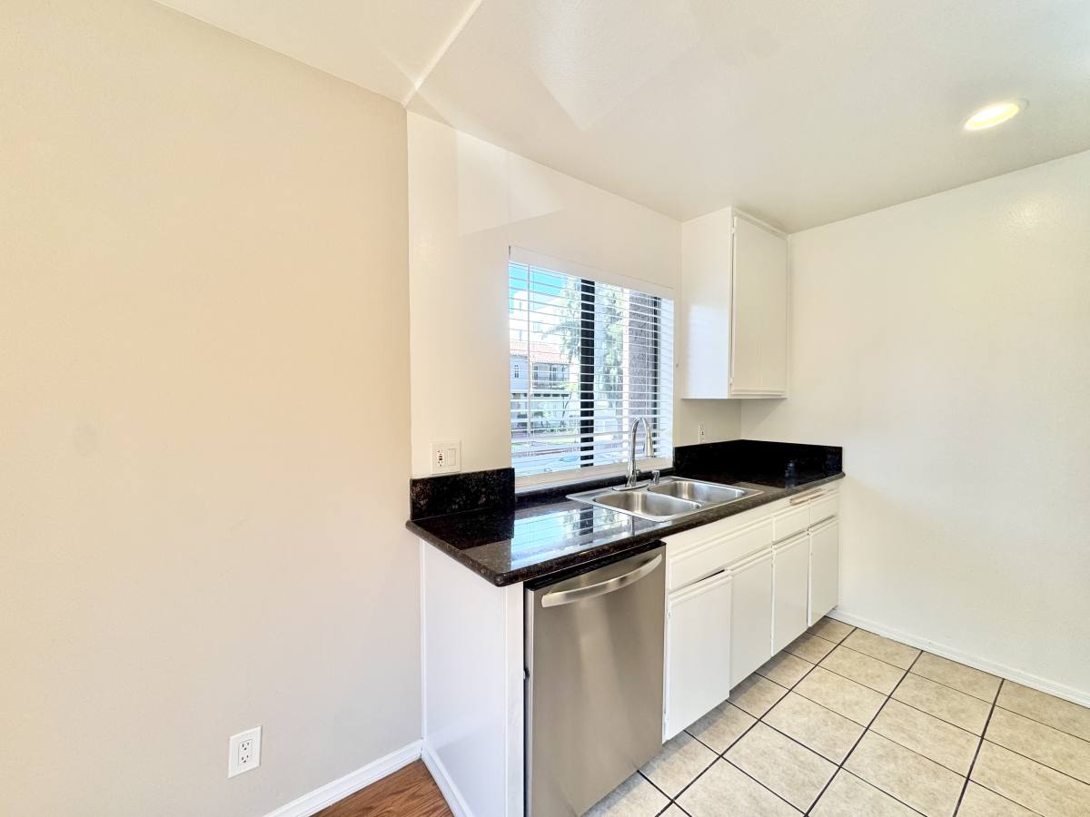 Apartment for rent at 100 N Clark Dr #205, Los Angeles, CA 90048