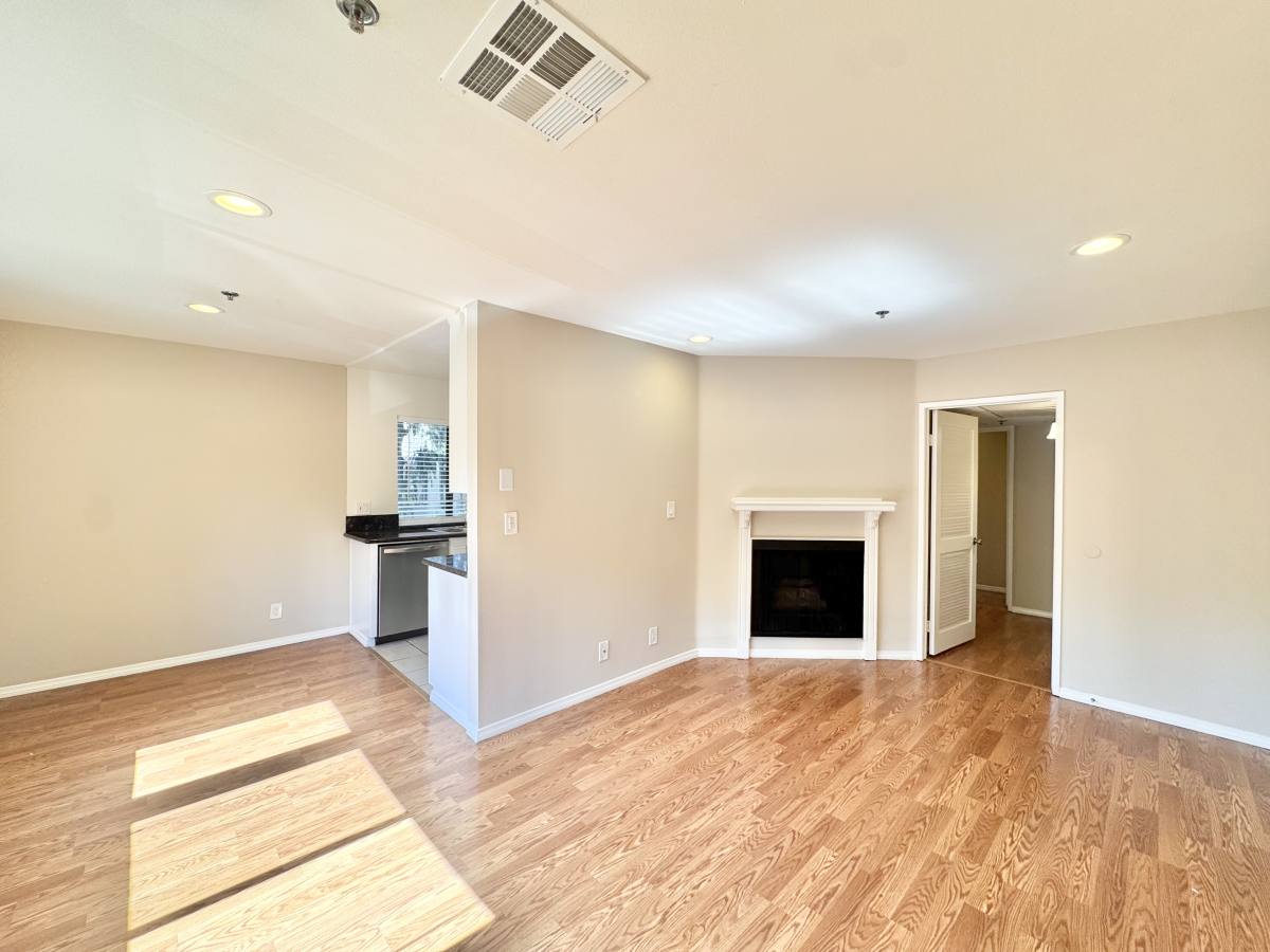 Apartment for rent at 100 N Clark Dr #205, Los Angeles, CA 90048