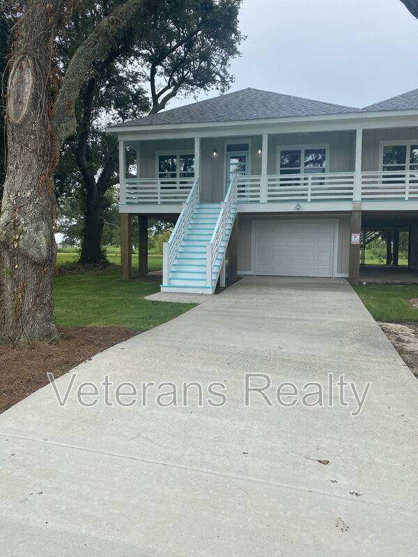 Townhouse for rent at 127 E 5th St, Long Beach, MS 39560
