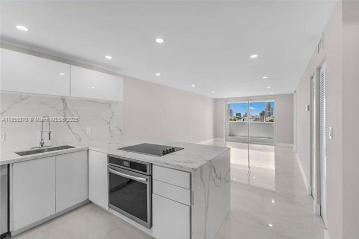 Apartment for rent at 1331 Lincoln Rd, Miami Beach, FL 33139