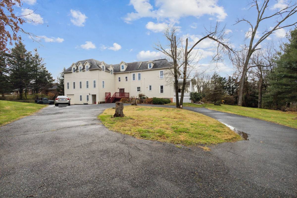 Apartment for rent at 8740 Oakmont St, Gaithersburg, MD 20877