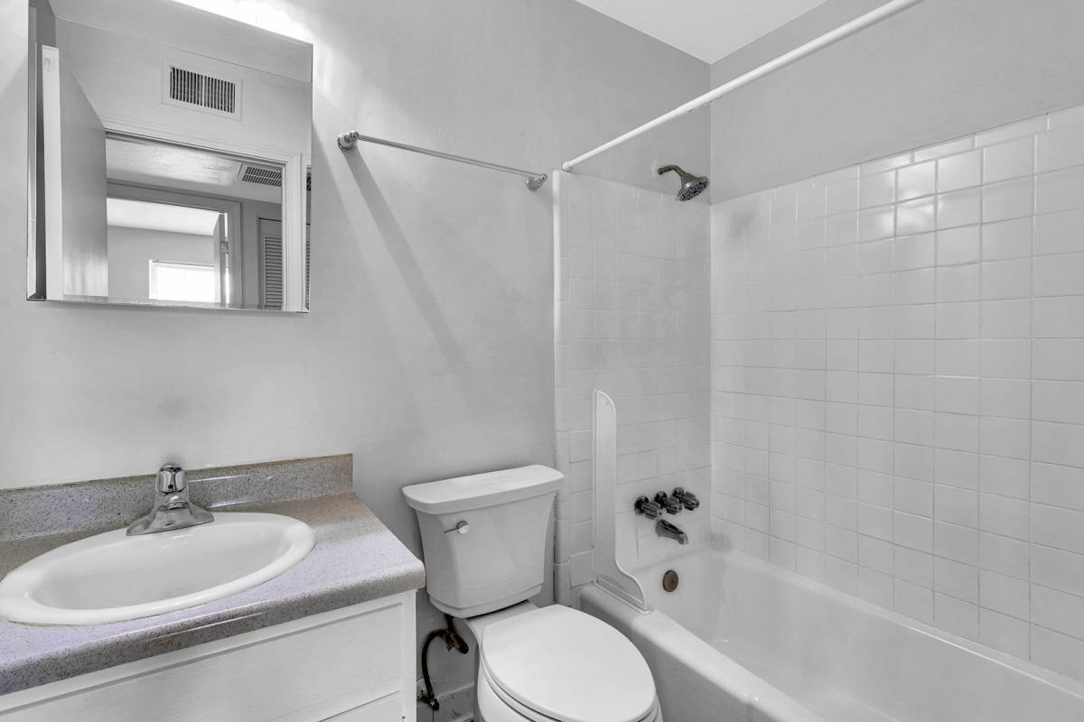 Apartment for rent at 601-603 Revolutionary Rd, Louisville, KY 40214