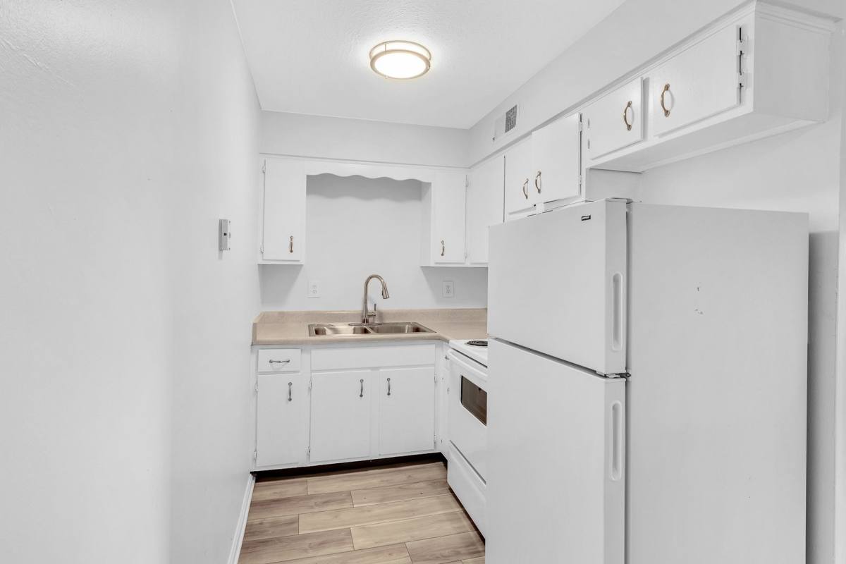 Apartment for rent at 601-603 Revolutionary Rd, Louisville, KY 40214