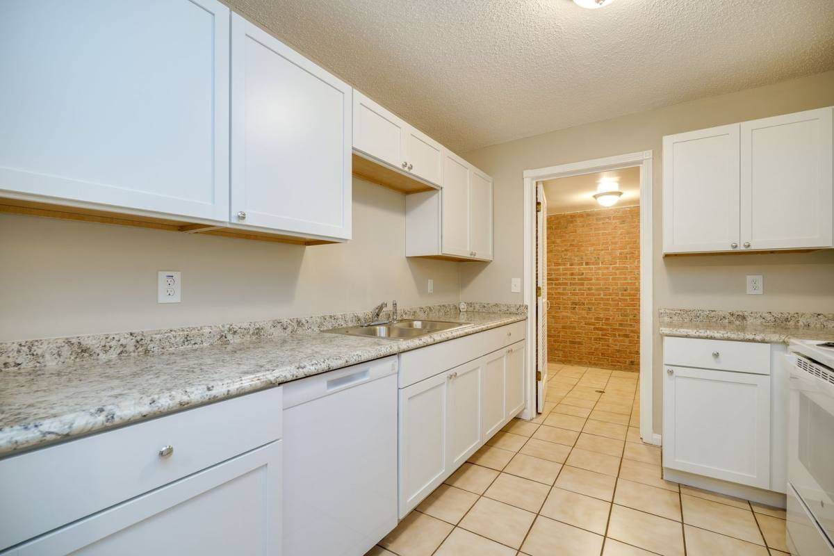 Apartment for rent at 2333 Anderson Rd, Ft Mitchell, KY 41017