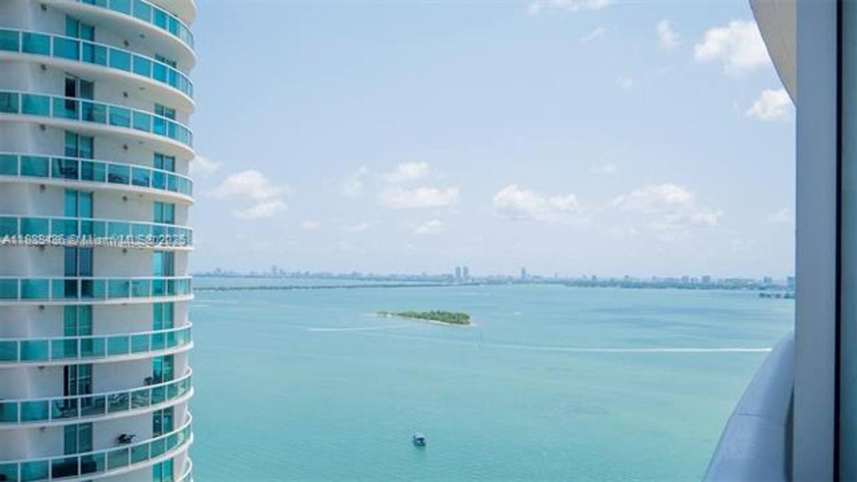 Apartment for rent at 488 NE 18th St, Miami, FL 33132