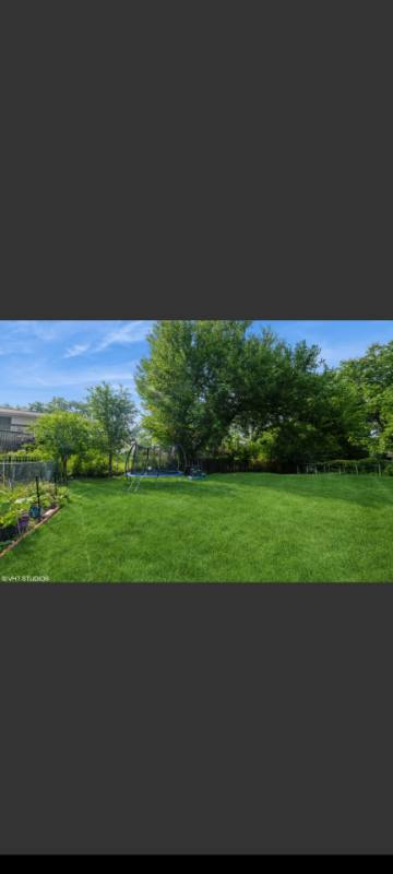 House for rent at 502 Estate Dr, Buffalo Grove, IL 60089