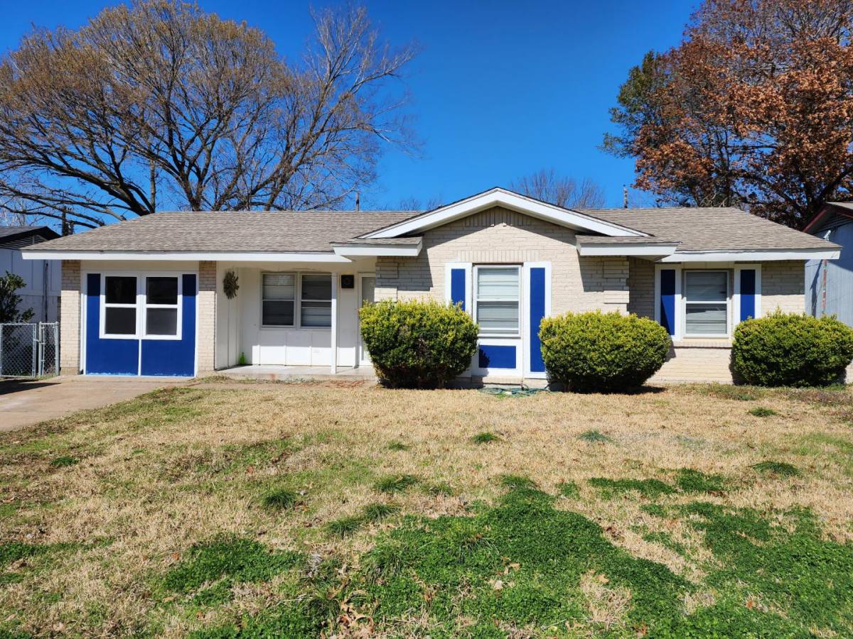House for rent at 2626 Linda Dr, Ennis, TX 75119