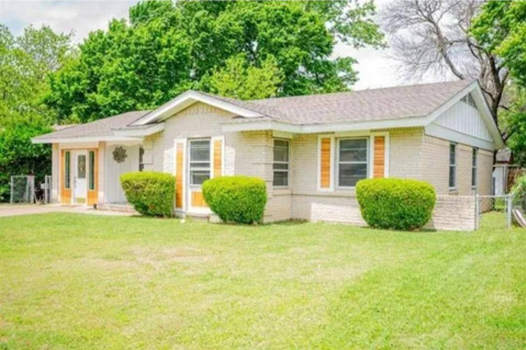 House for rent at 2626 Linda Dr, Ennis, TX 75119