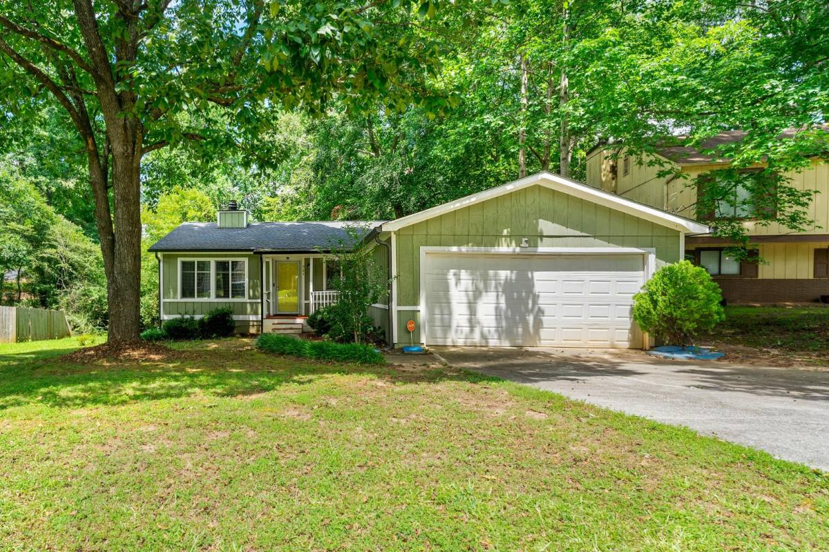 House for rent at 921 Hemingway Rd, St, Stone Mountain, GA 30088