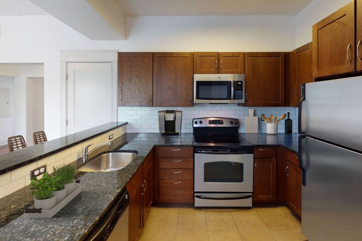 Apartment for rent at Yankee Hill, 3430-3436 Gillham Rd, Kansas City, MO 64111