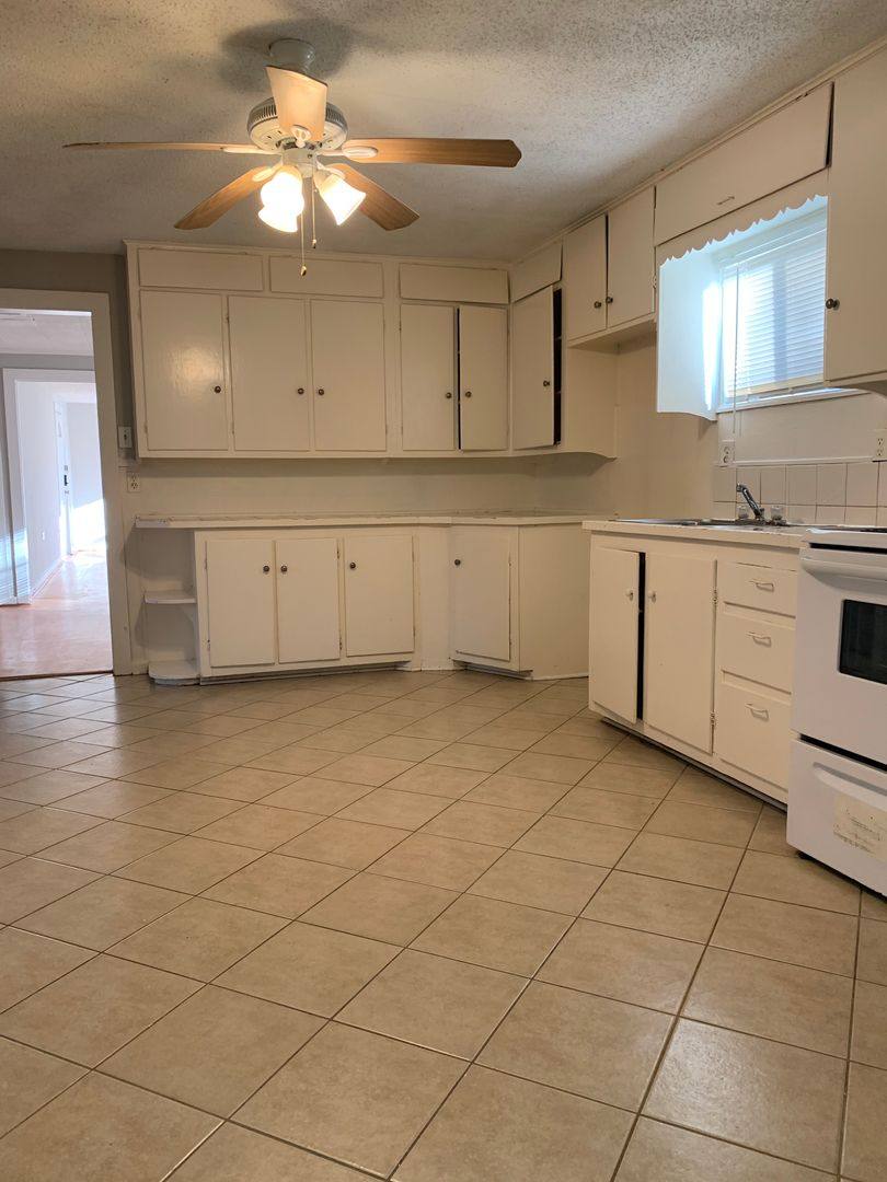 House for rent at 1050 Dubois St, Denison, TX 75020