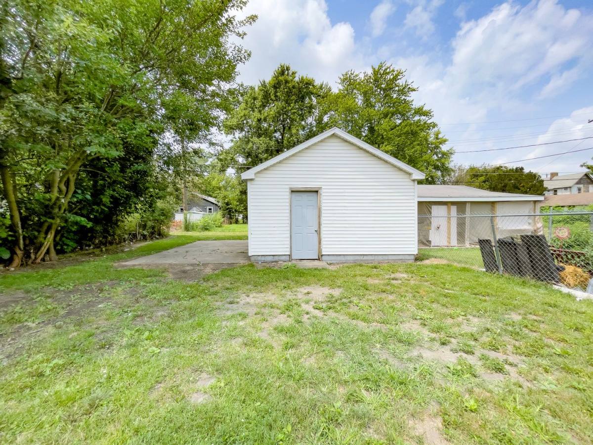 House for rent at 2217 S Jefferson St, Muncie, IN 47302