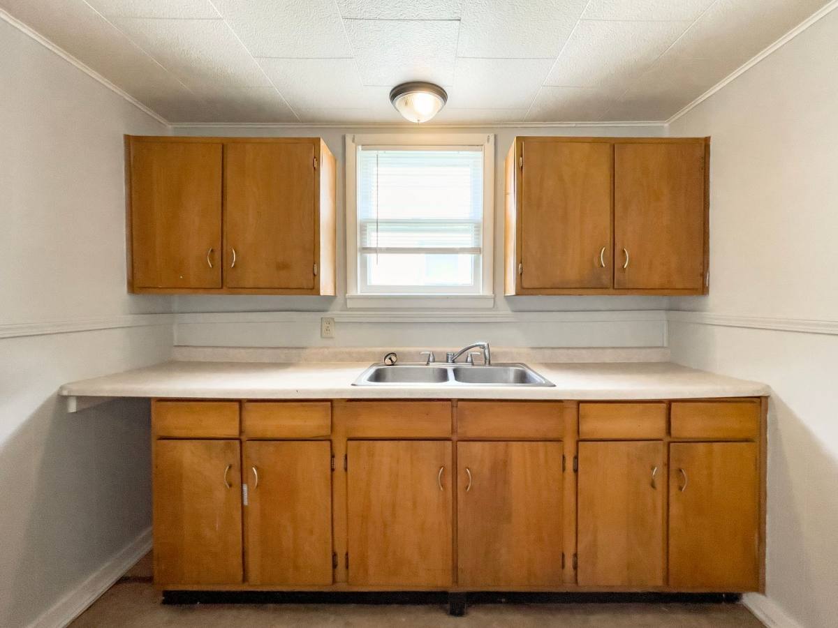 House for rent at 2217 S Jefferson St, Muncie, IN 47302