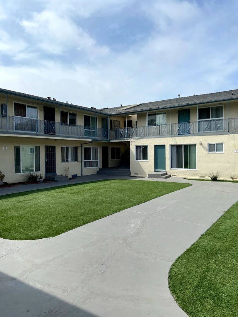 Apartment for rent at 4633 August St, Los Angeles, CA 90008