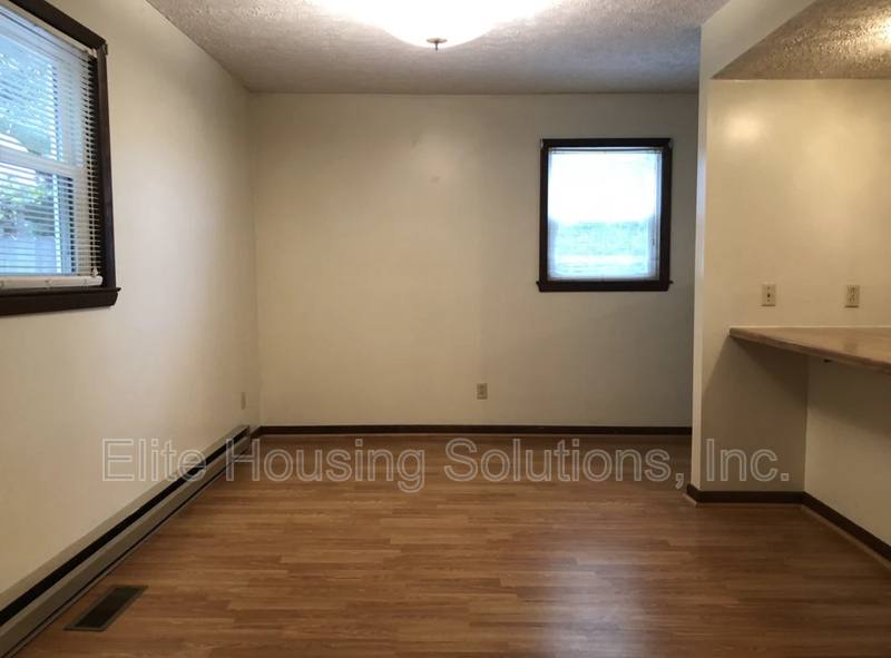 Apartment for rent at 108 E Buck Ave, Rural Retreat, VA 24368