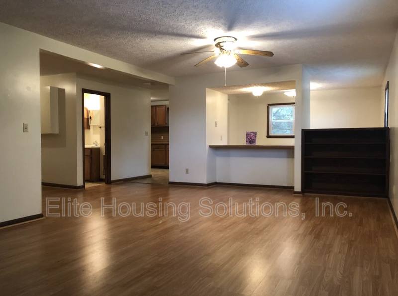 Apartment for rent at 108 E Buck Ave, Rural Retreat, VA 24368