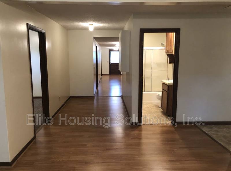 Apartment for rent at 108 E Buck Ave, Rural Retreat, VA 24368