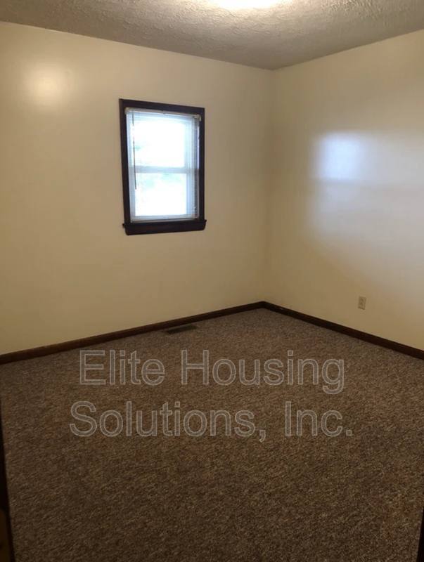 Apartment for rent at 108 E Buck Ave, Rural Retreat, VA 24368