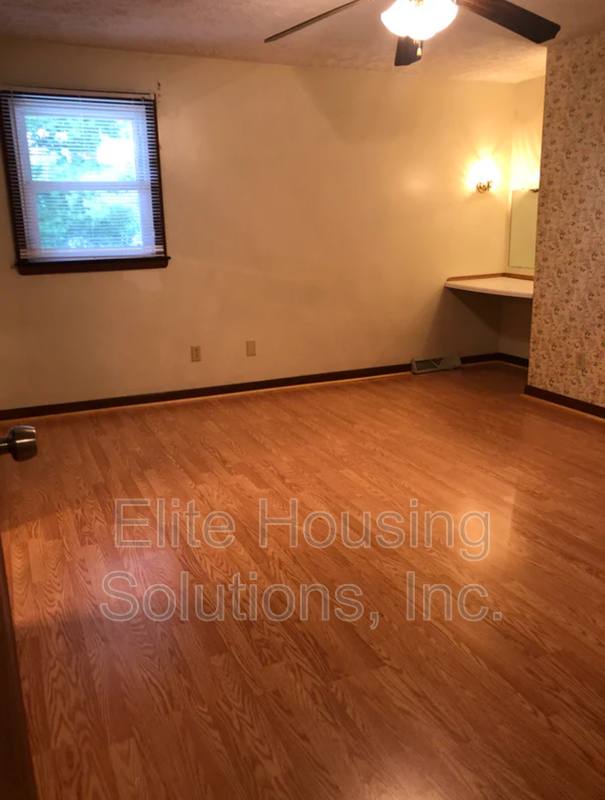 Apartment for rent at 108 E Buck Ave, Rural Retreat, VA 24368
