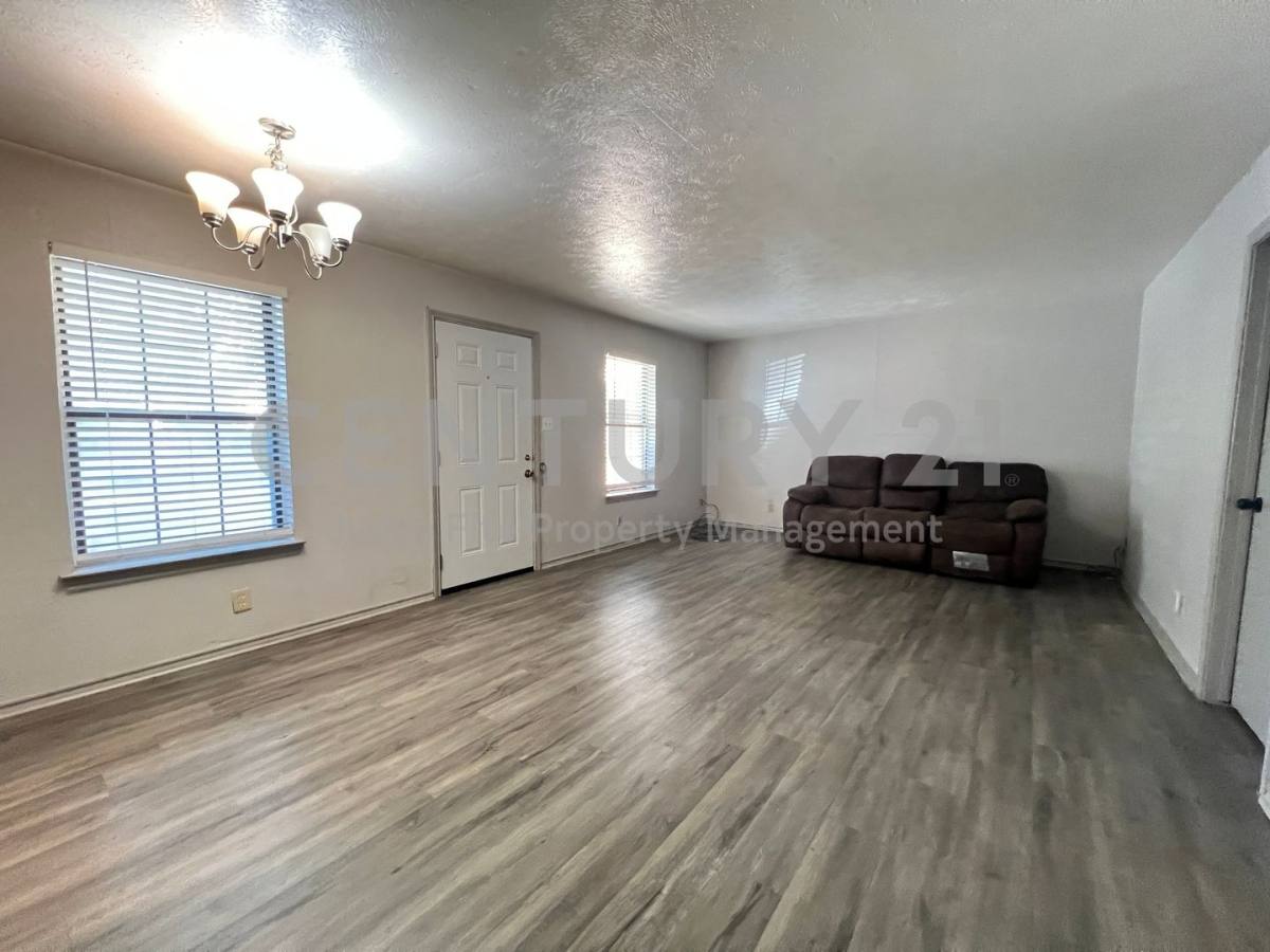 Apartment for rent at 1108 N Elm St, Denton, TX 76201