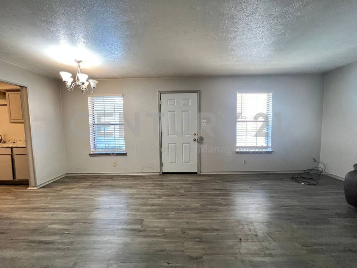 Apartment for rent at 1108 N Elm St, Denton, TX 76201