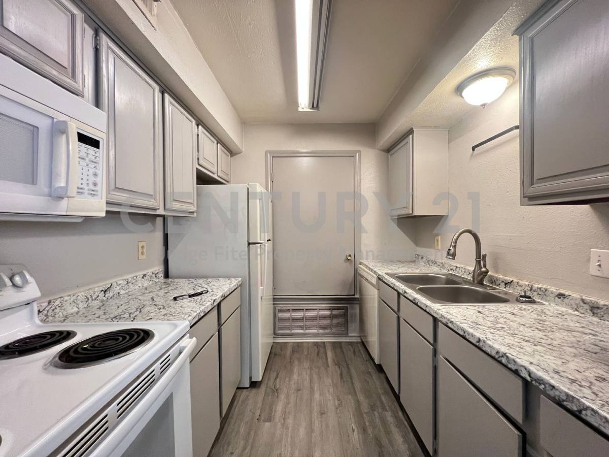 Apartment for rent at 1108 N Elm St, Denton, TX 76201