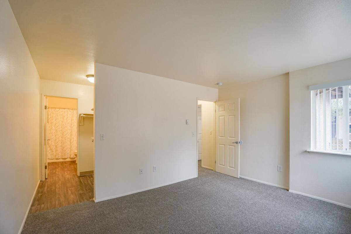 1025 W Main St, Hillsboro, OR 97123 - Apartment for Rent - Image 4