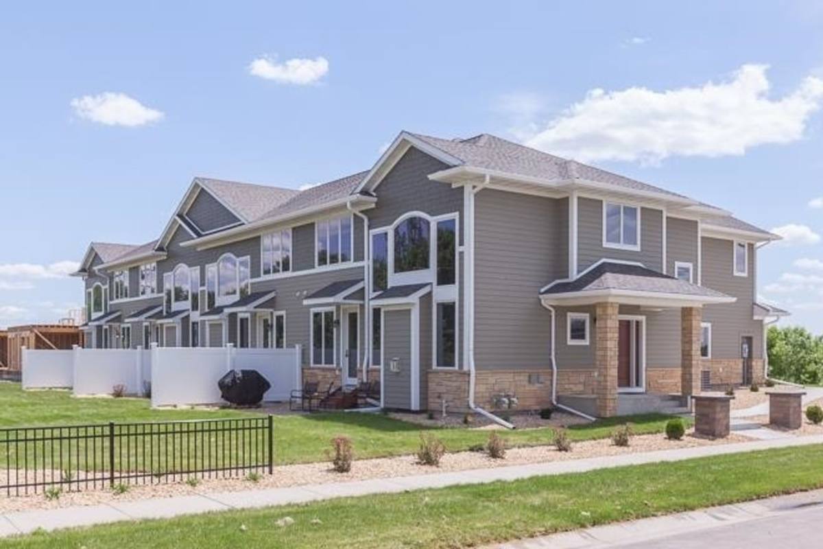 Townhouse for rent at 800 Pinnacle Path, Mankato, MN 56001